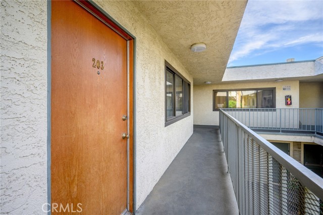 Detail Gallery Image 2 of 19 For 16226 Vanowen St #203,  Van Nuys,  CA 91406 - 1 Beds | 1 Baths