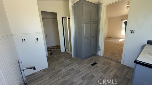 Image 25 of 53 For 18420 Decker