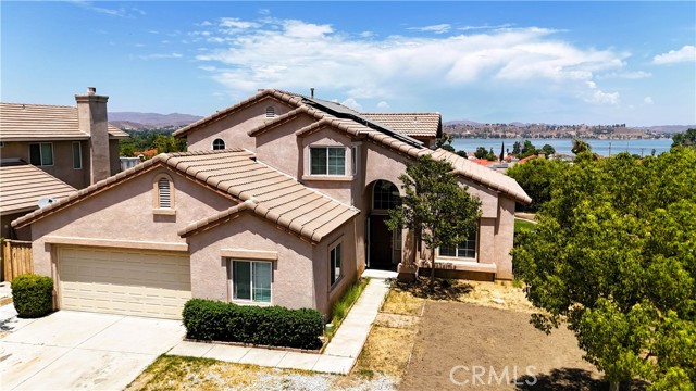 Detail Gallery Image 1 of 31 For 15770 Half Moon Dr, Lake Elsinore,  CA 92530 - 5 Beds | 3 Baths