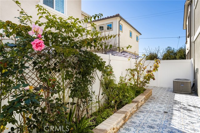 Detail Gallery Image 23 of 45 For 947 Aurora Ln, Costa Mesa,  CA 92626 - 3 Beds | 2/1 Baths