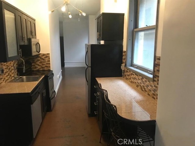 215 W 7th Street, Los Angeles CA: https://media.crmls.org/medias/9c9f58f5-9941-40b5-aaee-8ba548b00ec0.jpg