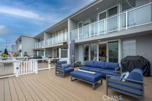 4073 Aladdin Drive, Huntington Beach CA: https://media.crmls.org/medias/9c9f67f4-c272-4324-a34c-2e8b34acbf69.jpg