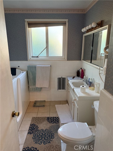 Detail Gallery Image 11 of 17 For 5139 Hazeltine, Sherman Oaks,  CA 91423 - 3 Beds | 2 Baths