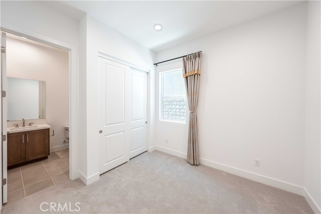 27554 Elderberry Dr, Valencia CA: https://media.crmls.org/medias/9c9ff20a-b676-4e42-acbf-12ab56de35d4.jpg