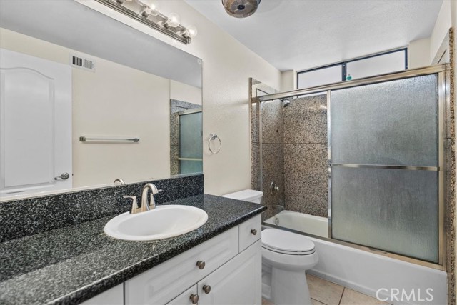 Detail Gallery Image 13 of 19 For 14247 Riverside Dr #104,  Sherman Oaks,  CA 91423 - 2 Beds | 2 Baths