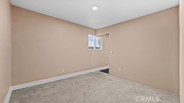 878 E Holly Street, Rialto CA: https://media.crmls.org/medias/9ca094be-c4f2-416c-92be-489a4f60a179.jpg