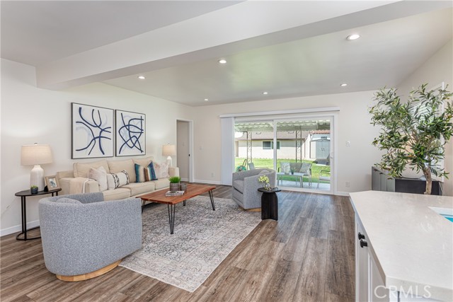 2219 W Clark Avenue, Burbank CA: https://media.crmls.org/medias/9ca1520f-5ff2-435c-9f34-1a6b420baf7e.jpg
