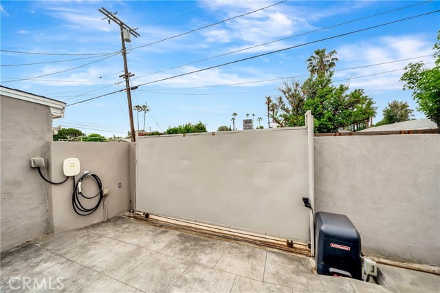 Detail Gallery Image 41 of 43 For 19706 Victory Bld, Woodland Hills,  CA 91367 - 4 Beds | 2 Baths