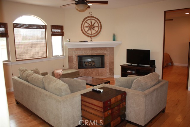 423 19th Street, Manhattan Beach CA: https://media.crmls.org/medias/9ca25928-a03a-4f82-bd85-33b3819e1eaf.jpg