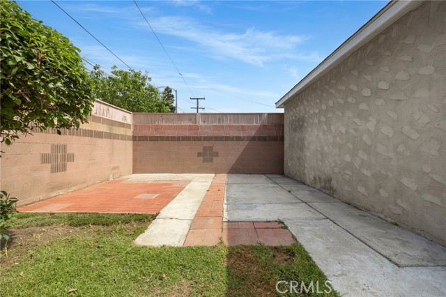 2871 Adriatic Avenue, Long Beach CA: https://media.crmls.org/medias/9ca27c20-89de-4cb7-b645-024bcd8cf25a.jpg