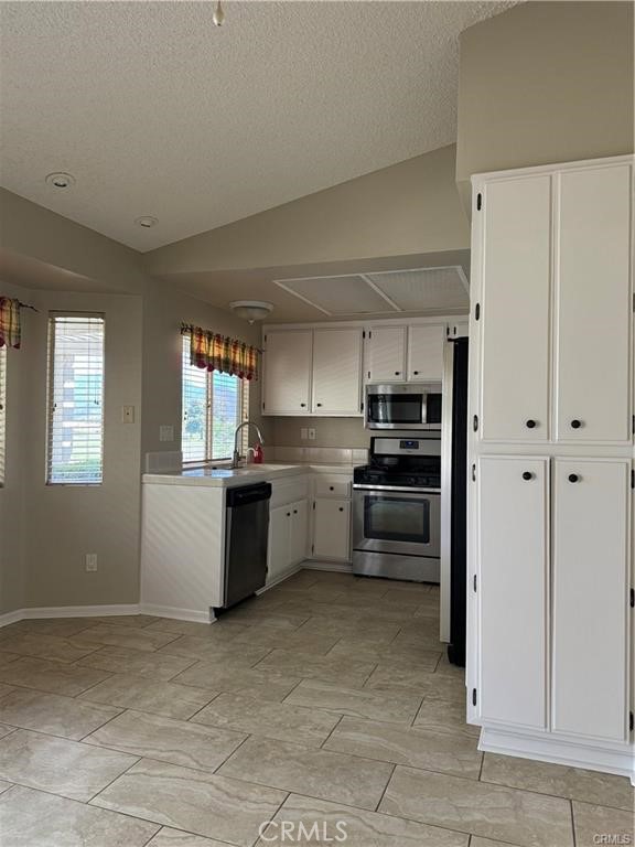 Detail Gallery Image 8 of 14 For 978 Olympic Ave, Banning,  CA 92220 - 3 Beds | 2 Baths