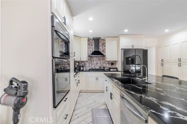 Detail Gallery Image 13 of 32 For 15931 Foothill, –,  CA 91342 - 3 Beds | 2 Baths