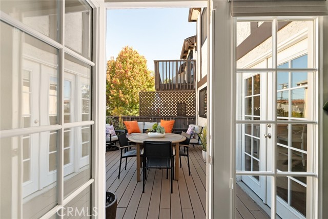 Detail Gallery Image 8 of 36 For 240 S Broadway #2,  Redondo Beach,  CA 90277 - 3 Beds | 2/1 Baths