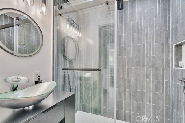 Detail Gallery Image 30 of 44 For 5067 Arundel Drive, Woodland Hills,  CA 91364 - 5 Beds | 4/1 Baths