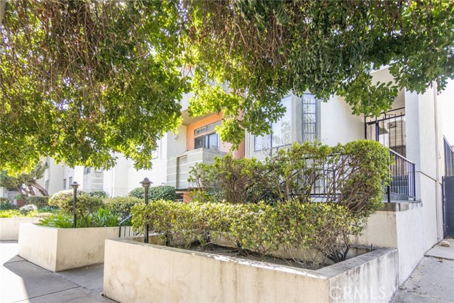 Detail Gallery Image 3 of 20 For 4543 Willis Ave #105,  Sherman Oaks,  CA 91403 - 2 Beds | 2 Baths