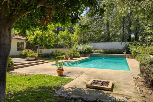 1075 Pine Oak Lane, Pasadena CA: https://media.crmls.org/medias/9ca5e39c-6aad-4acf-ba3e-6c1cc4b0aacb.jpg