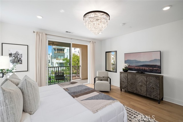 113 Bosal, Irvine CA: https://media.crmls.org/medias/9ca63fc0-d582-481a-a6d2-fe3768ce58c6.jpg