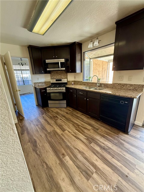 13735 Gemini Street, Victorville CA: https://media.crmls.org/medias/9ca67100-7488-4fda-a6c0-e2ba252a6a9e.jpg