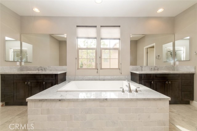 Detail Gallery Image 31 of 42 For 120 Tomato Springs, Irvine,  CA 92618 - 4 Beds | 3/1 Baths