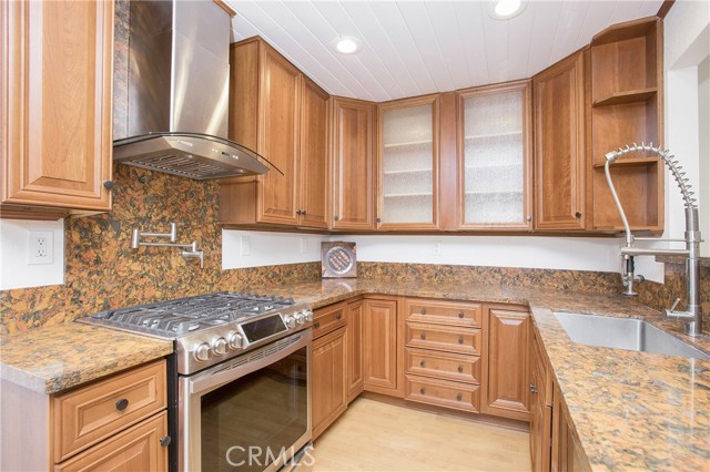 Detail Gallery Image 15 of 29 For 2057 Meadow View Ln, Costa Mesa,  CA 92627 - 2 Beds | 2/1 Baths