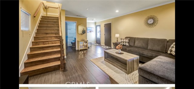 Detail Gallery Image 3 of 12 For 523 Fischer St, Glendale,  CA 91205 - 2 Beds | 3 Baths