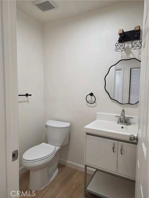 Detail Gallery Image 7 of 21 For 1232 W Palm, Orange,  CA 92868 - 2 Beds | 2/1 Baths
