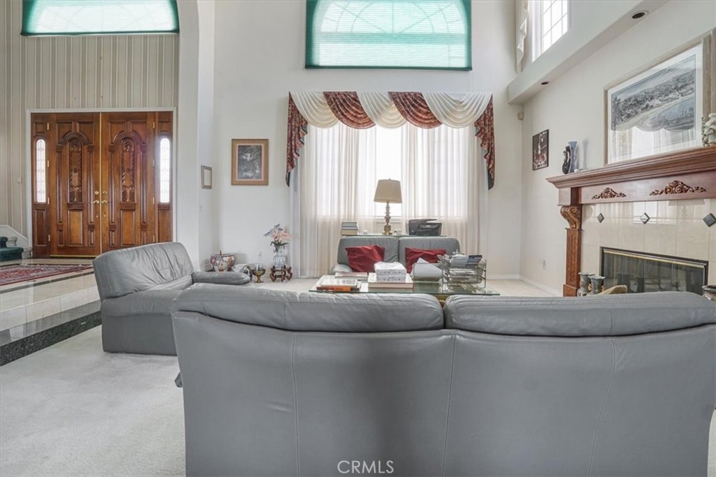 https://media.crmls.org/medias/9caa7272-00b3-452d-9fcd-c3c109864f85.jpg?preset=X-Large