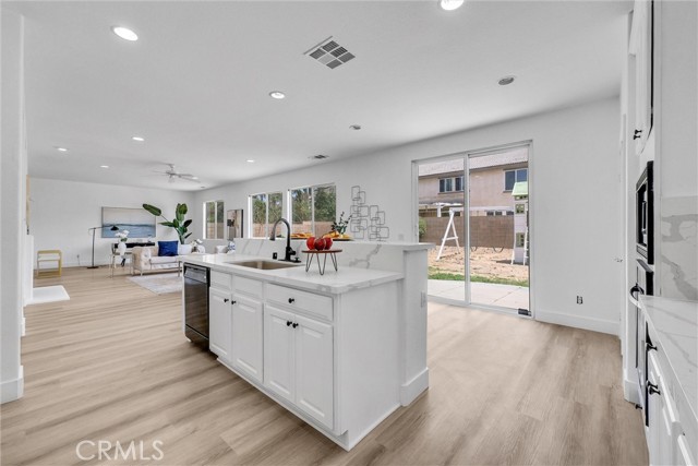 6556 Wells Springs Street, Eastvale CA: https://media.crmls.org/medias/9caa806c-1cf6-4bc8-b521-27e1cdd4a1be.jpg