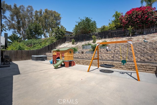 Detail Gallery Image 13 of 34 For 1925 Meadow Brook Ct, Thousand Oaks,  CA 91362 - 4 Beds | 2/1 Baths