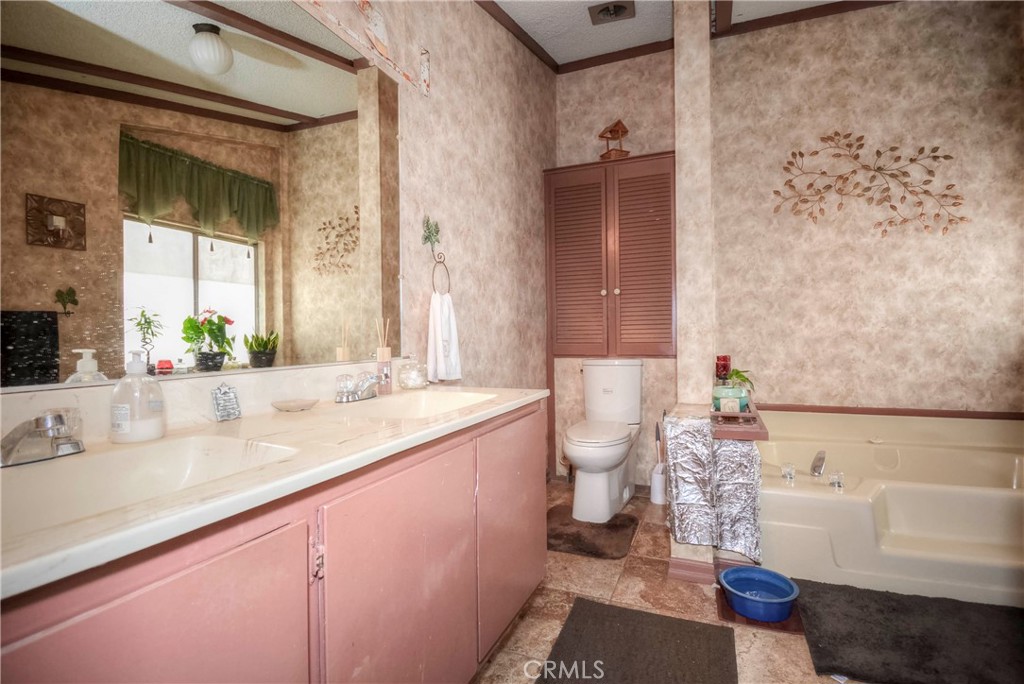 https://media.crmls.org/medias/9caca4fd-3cde-4c86-86d0-e3d8cd4b0fa8.jpg?preset=X-Large