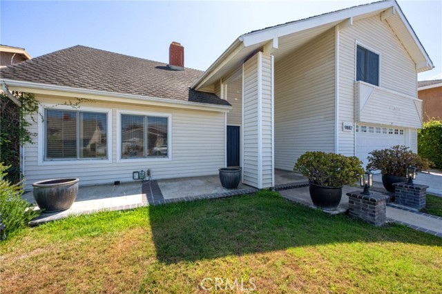 9882 Kings Canyon Drive, Huntington Beach CA: https://media.crmls.org/medias/9cad7e13-8fb0-40df-bc47-7a390b0fe031.jpg
