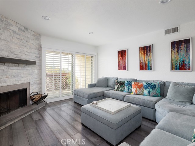 Detail Gallery Image 1 of 1 For 950 Main St #208,  El Segundo,  CA 90245 - 2 Beds | 1 Baths