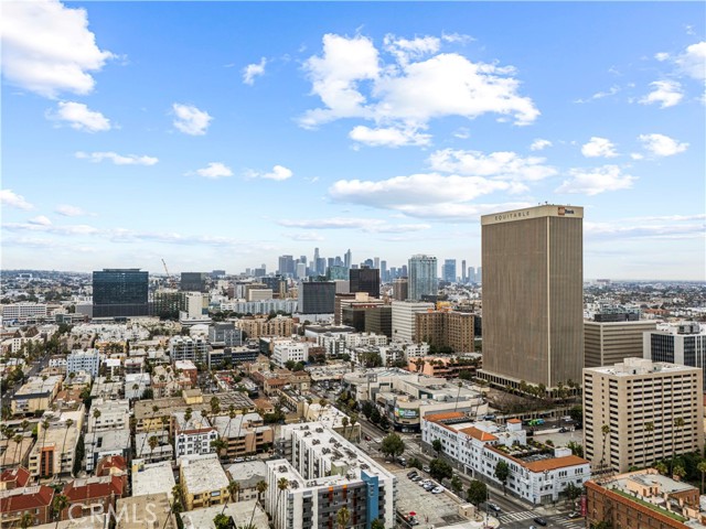 525 S Ardmore Ave, Los Angeles CA: https://media.crmls.org/medias/9caee12b-fda5-4f96-8e4d-24e4bc42a4db.jpg