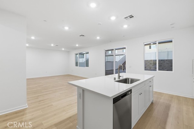 Detail Gallery Image 3 of 23 For 33262 Damask Ln, French Valley,  CA 92596 - 3 Beds | 2/1 Baths