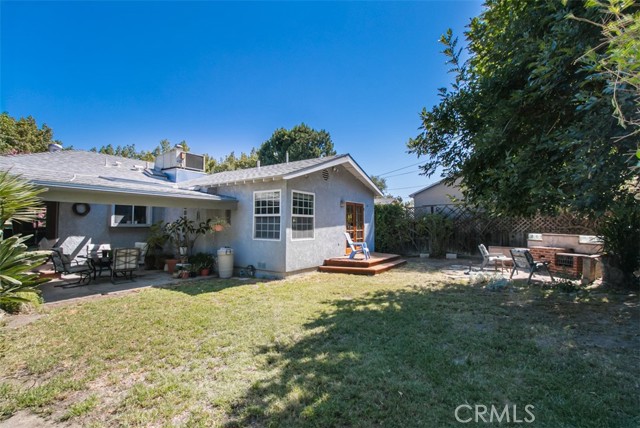 22046 Buena Ventura Street, Woodland Hills CA: https://media.crmls.org/medias/9cb279cf-b469-4817-b6f1-97918334ba27.jpg