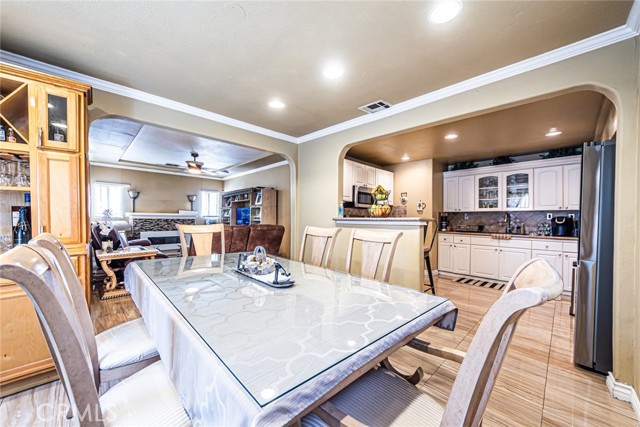 2525 S Cochran Avenue, Los Angeles CA: https://media.crmls.org/medias/9cb2be09-f47c-4b8a-909f-f59204b63896.jpg