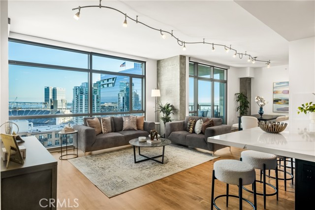 Detail Gallery Image 2 of 31 For 800 the Mark Ln #1806,  San Diego,  CA 92101 - 1 Beds | 1/1 Baths