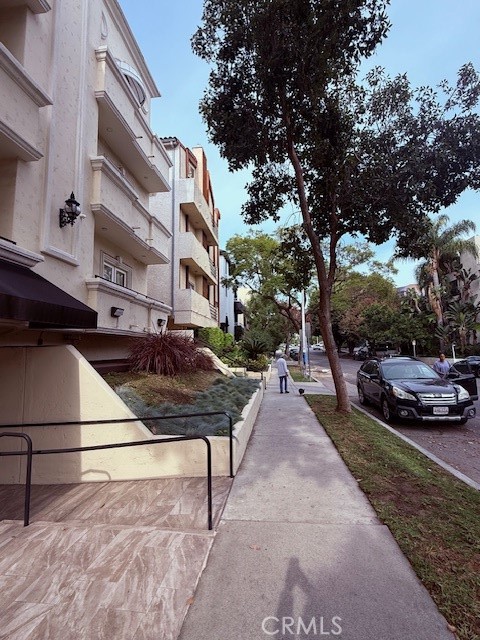 Detail Gallery Image 2 of 32 For 12011 Goshen #104,  Los Angeles,  CA 90049 - 2 Beds | 3 Baths