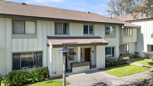 Detail Gallery Image 2 of 42 For 9652 Karmont, South Gate,  CA 90280 - 4 Beds | 2/1 Baths