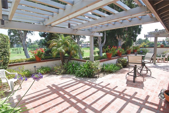 28 Fairway Drive, Manhattan Beach CA: https://media.crmls.org/medias/9cb39c50-7675-4e9f-a7e3-762f88b20a50.jpg