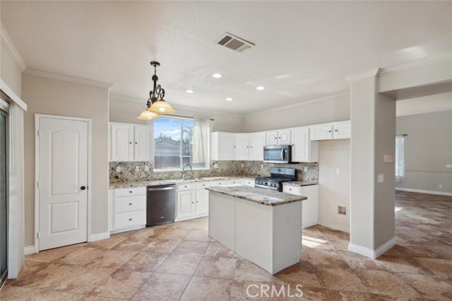 7538 N Erie Avenue, Fresno CA: https://media.crmls.org/medias/9cb450e0-5fec-4b14-901d-1999d3c69e73.jpg