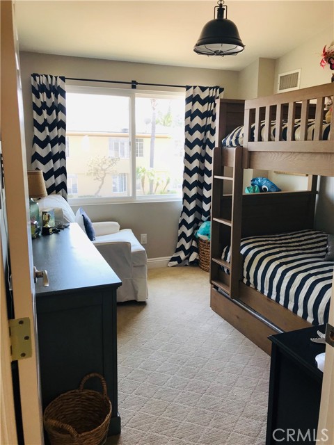 Detail Gallery Image 16 of 29 For 75 Claremont, Long Beach,  CA 90803 - 4 Beds | 4 Baths