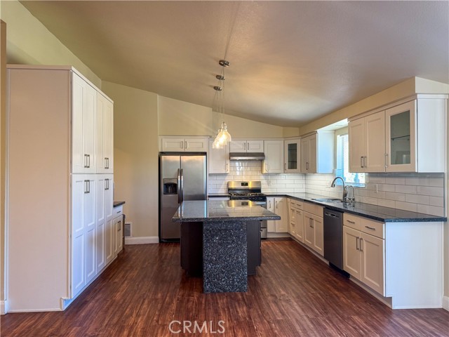 Detail Gallery Image 5 of 27 For 12162 Bradford, Granada Hills,  CA 91344 - 3 Beds | 2/1 Baths