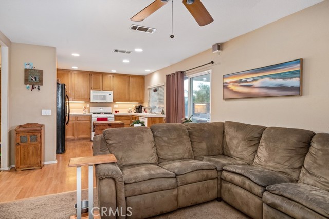 Detail Gallery Image 9 of 35 For 21867 Camellia Ln, Wildomar,  CA 92595 - 4 Beds | 2/1 Baths