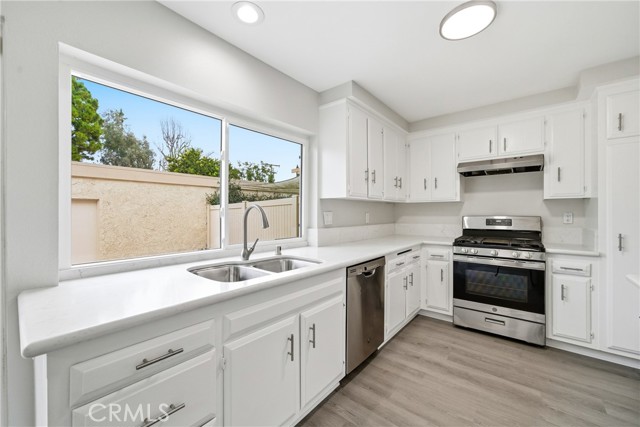 Detail Gallery Image 12 of 57 For 11717 Garden Grove Bld, Garden Grove,  CA 92843 - 3 Beds | 2/1 Baths
