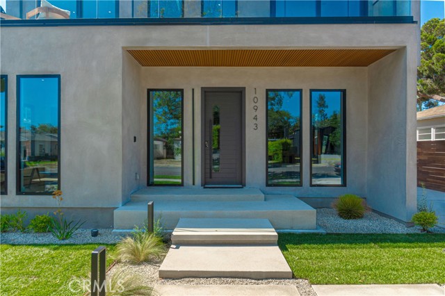 Detail Gallery Image 8 of 65 For 10943 Pickford Way, Culver City,  CA 90230 - 5 Beds | 4/1 Baths