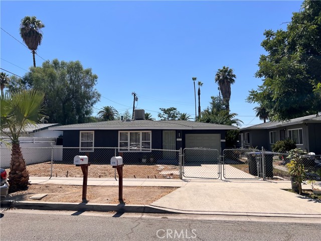 Detail Gallery Image 1 of 13 For 417 N Taylor St, Hemet,  CA 92543 - 2 Beds | 1 Baths