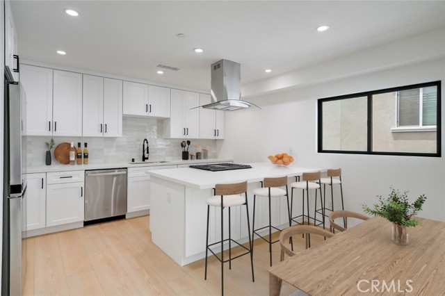 1334 9th Street, Santa Monica CA: https://media.crmls.org/medias/9cb903c1-d9ee-4f3a-b788-bbb75f498458.jpg