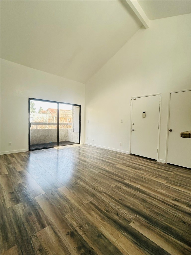 Detail Gallery Image 4 of 14 For 25007 Peachland Ave #221,  Newhall,  CA 91321 - 2 Beds | 2 Baths