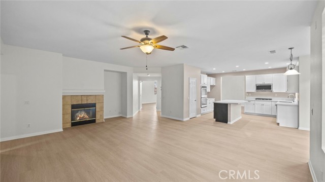 Detail Gallery Image 16 of 47 For 1728 Tamarron, Corona,  CA 92883 - 3 Beds | 3 Baths